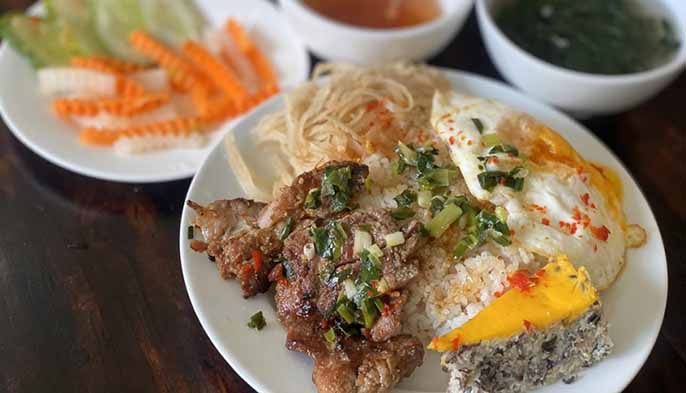 Top 5 địa chỉ quán cơm văn phòng ngon tại Quận 5