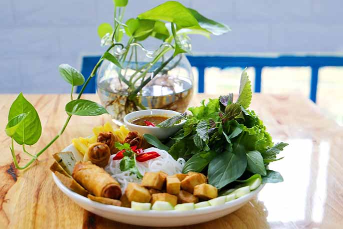 Top 5 địa chỉ quán cơm văn phòng ngon tại Quận 12