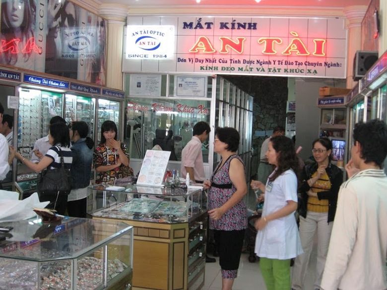 LƯU GẤP 10 NƠI MUA MẮT KÍNH ĐẸP VÀ CHẤT LƯỢNG Ở TP. HCM