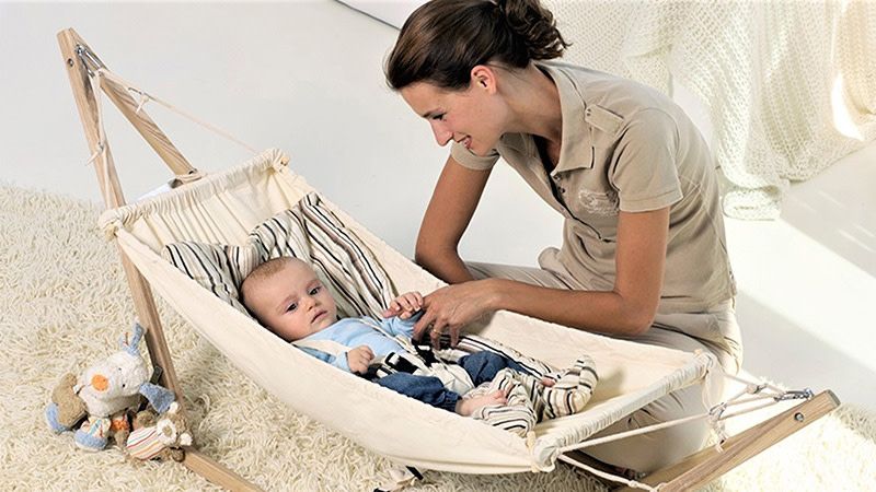 trẻ mấy tháng nằm nôi được