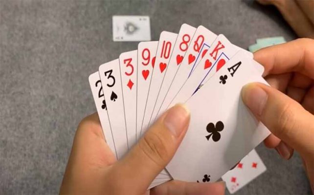Hướng dẫn cách chơi bài phỏm chi tiết cho người mới bắt đầu