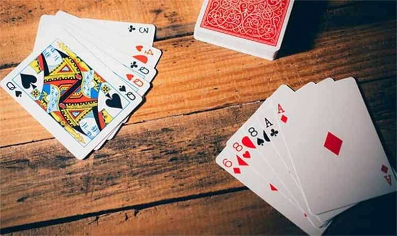 Hướng dẫn cách chơi bài phỏm chi tiết cho người mới bắt đầu 