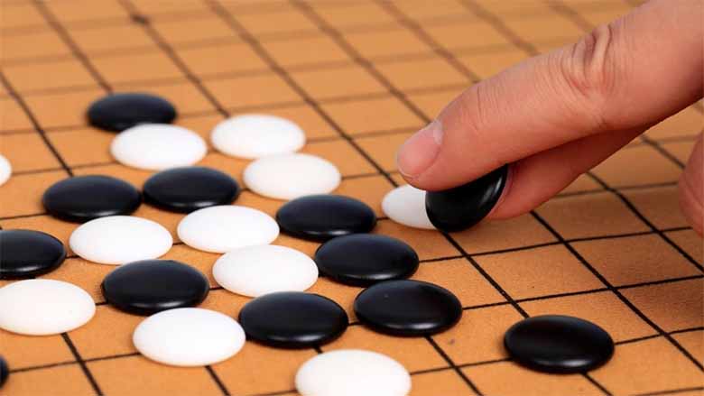 Cách chơi cờ vây cơ bản: Luật, chiến thuật và mẹo hay