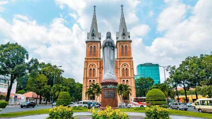 Nhà thờ Đức Bà ở đâu? Điểm check-in nổi tiếng tại TP.HCM