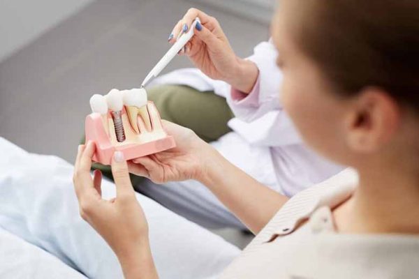Rủi ro nghiêm trọng khi trồng răng Implant giá rẻ