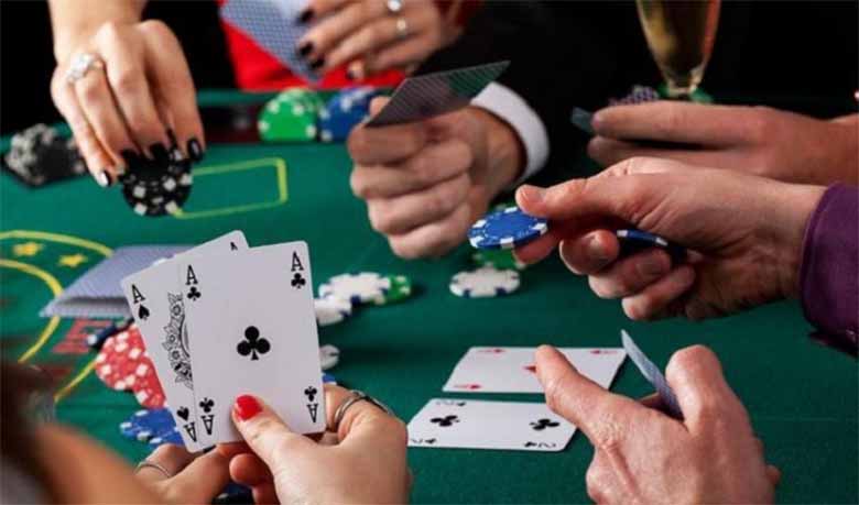 Có nên chơi game Poker để giải trí và kiếm tiền thật không?