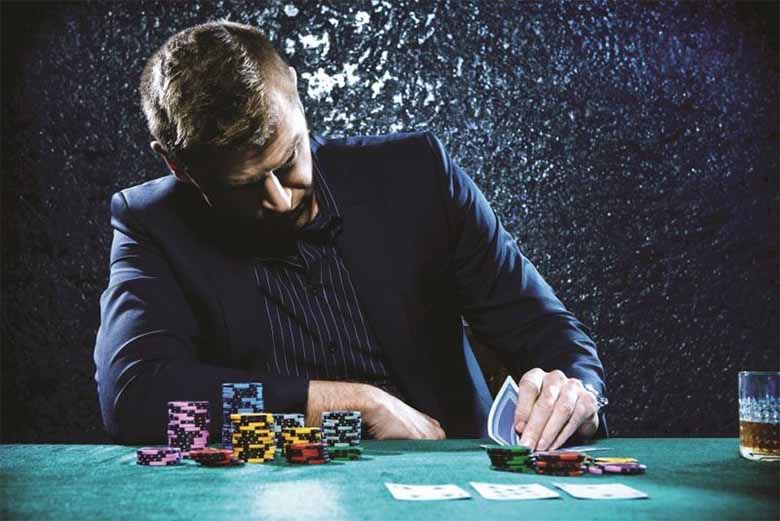Tổng hợp thuật ngữ poker cơ bản và nâng cao dễ nhớ nhất

