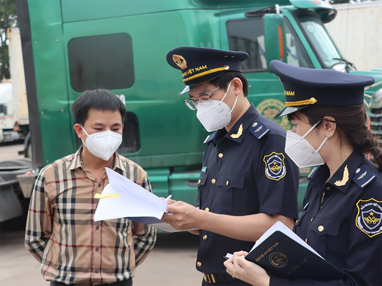 XNK tăng trưởng mạnh: Dịch vụ khai hải quan trở thành khoản đầu tư chiến lược cho doanh nghiệp 