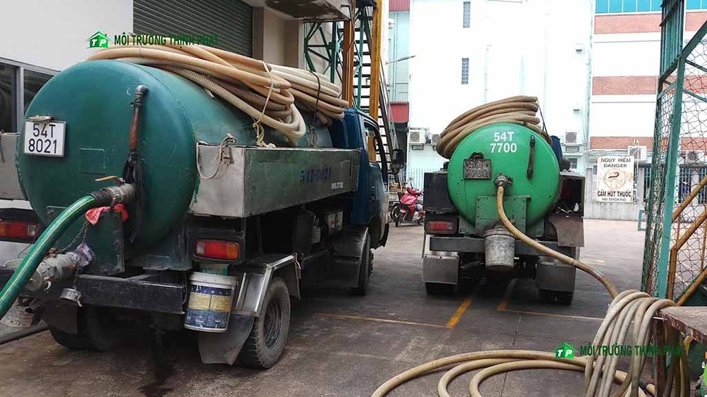 Dịch vụ hút hầm cầu - hút hầm cầu TPHCM giá rẻ - hút sạch 100% - bảo hành tới 5 năm Thịnh Phát